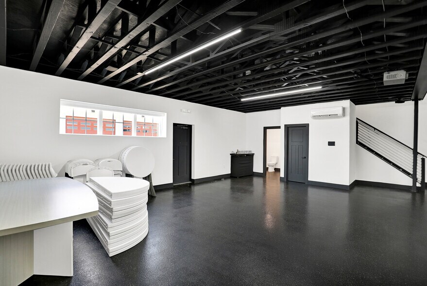 More Photos Of 17725 Motor District Cir, Carmel Showroom For Sale