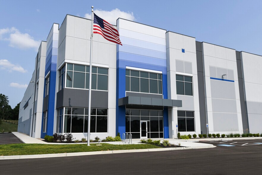 More Photos Of 1710 Lakeland Park Dr, Burlington Warehouse For Lease