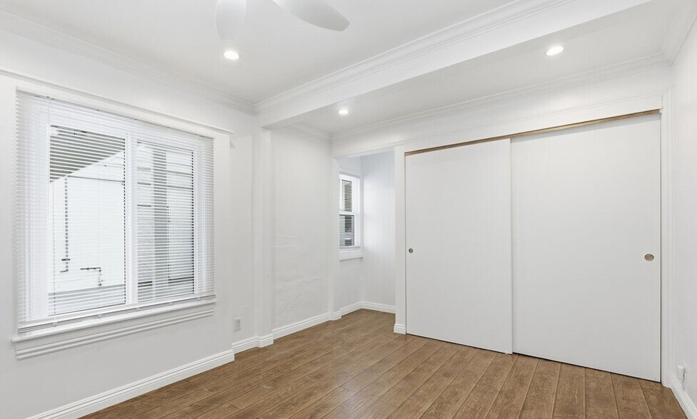 More Photos Of 2709 Santa Monica Blvd, Santa Monica Storefront Retail Residential For Sale