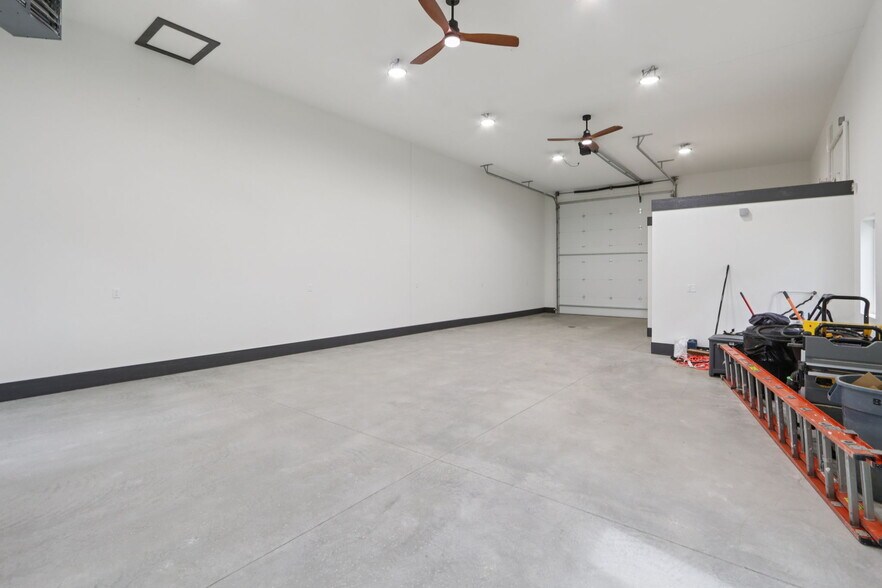 More Photos Of 407 Wengel dr, Reedsburg Light Manufacturing For Lease