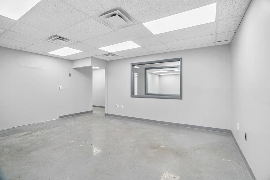 More Photos Of 8200-8358 NW 30th Ter, Doral Warehouse For Lease