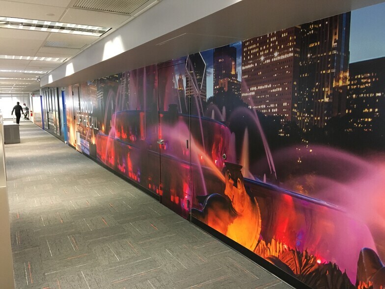 More Photos Of 2401 W Grace St, Chicago Office For Lease