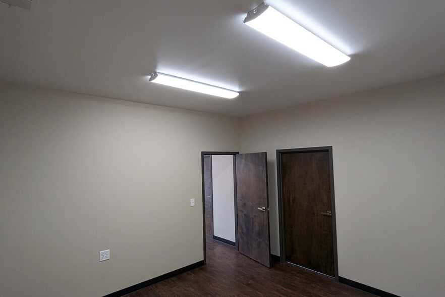 More Photos Of Four Wheel Dr, Duluth Warehouse For Lease