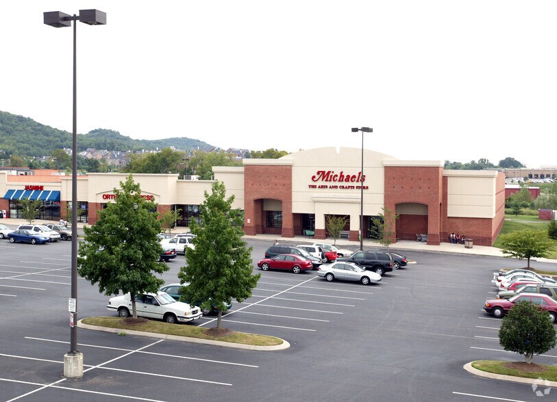 More Photos Of 8105 Moores Ln, Brentwood Unknown For Lease