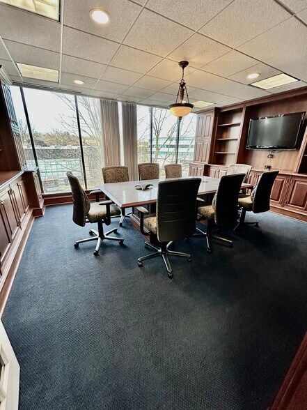More Photos Of 67 Holly Hill Ln, Greenwich Office For Sale