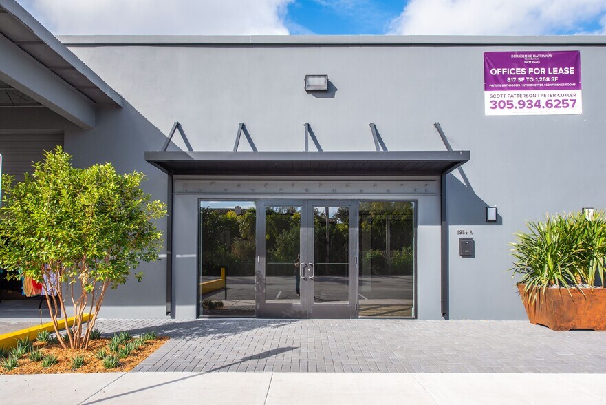 More Photos Of 1954 N 30th Rd, Hollywood Office For Lease