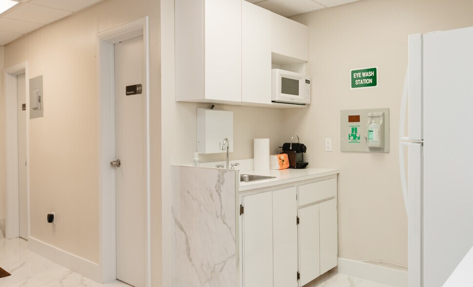 More Photos Of 1911 Harrison St, Hollywood Medical For Lease