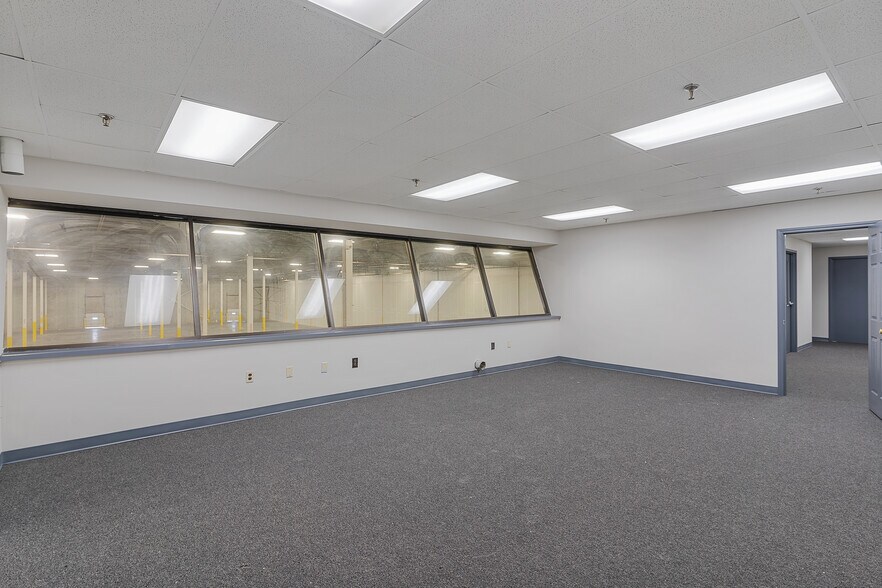 More Photos Of 2251 Sylvan Rd, East Point Warehouse For Lease