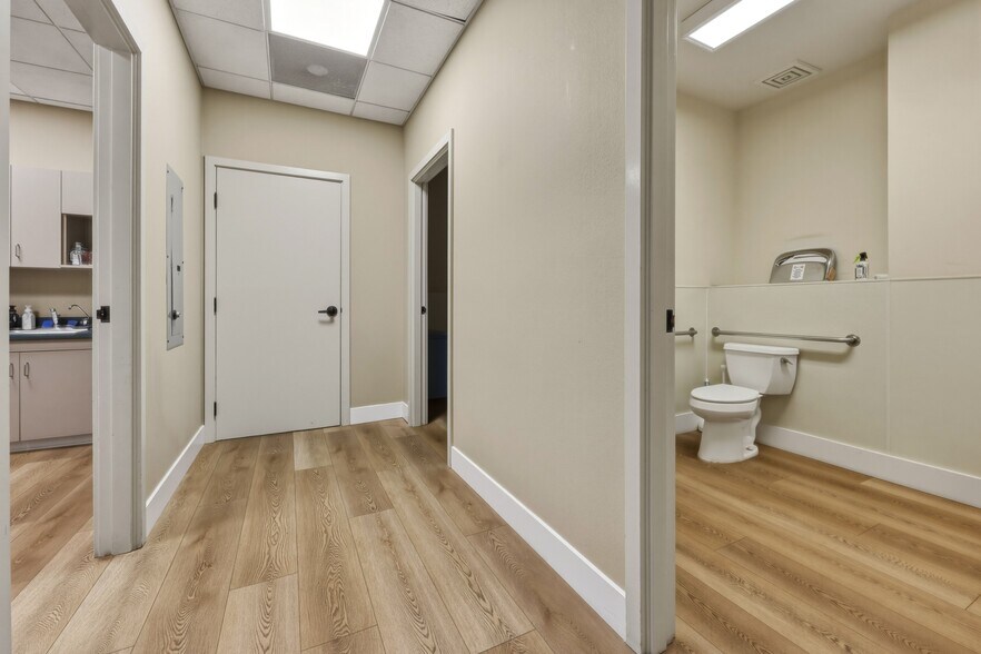 More Photos Of 1075 Rosecrans St, San Diego Bank For Sale