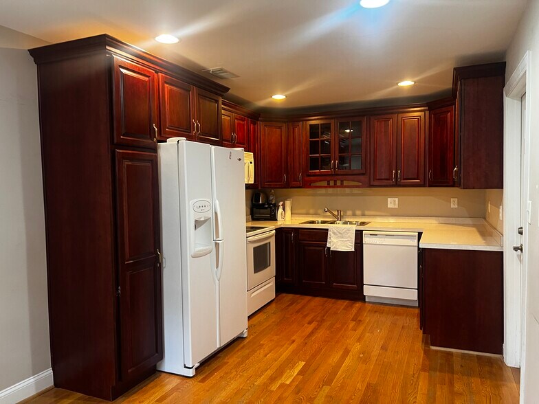 More Photos Of 5604 Starkey Rd, Roanoke Medical For Sale