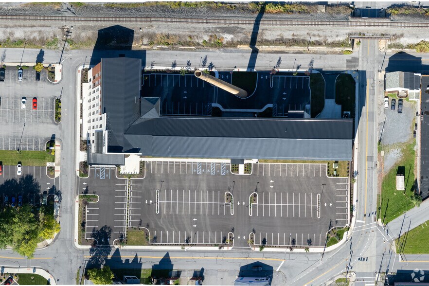 More Photos Of 2400 8th Ave, Altoona Office For Lease