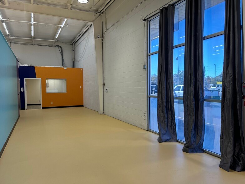 More Photos Of 7400 US Highway 19, New Port Richey Storefront For Lease