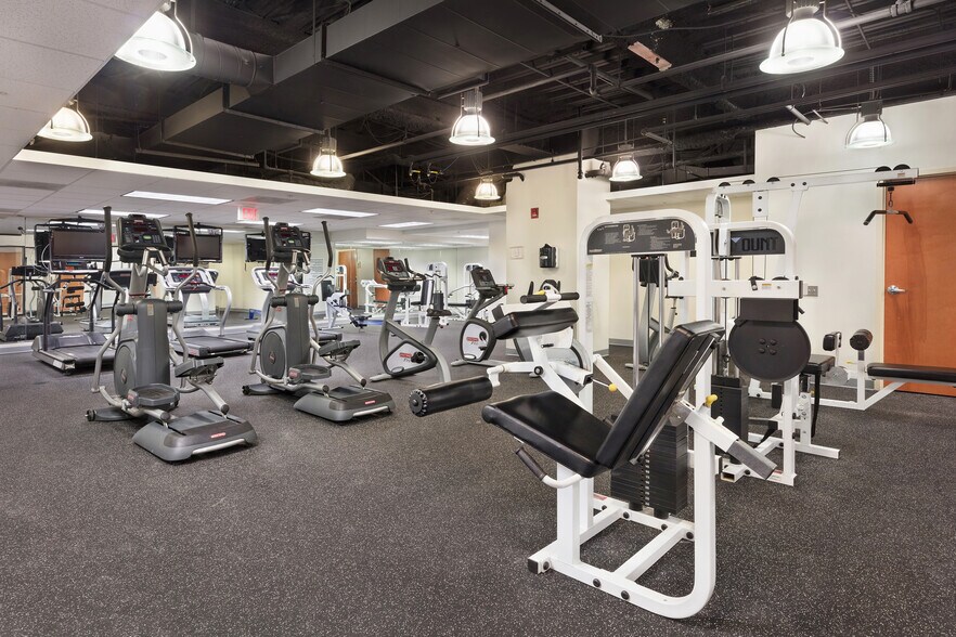 More Photos Of 7500 Greenway Center Dr, Greenbelt Office For Lease