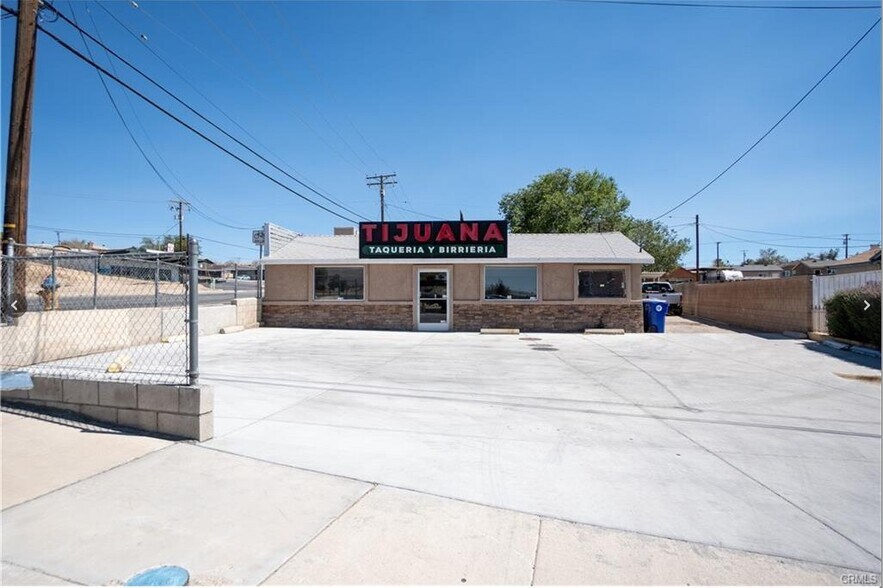 Primary Photo Of 14290-14298 Hesperia Rd, Victorville Bar For Sale