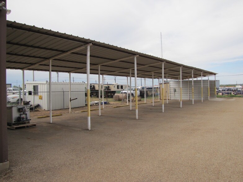 More Photos Of 2006 Kings Hwy, Snyder Service For Sale