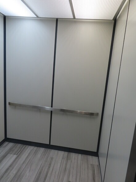 More Photos Of 1636 N Hampton Rd, DeSoto Office For Lease