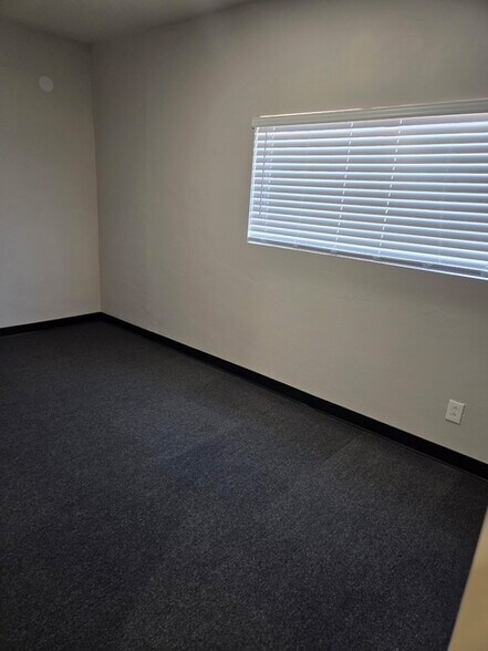More Photos Of 1026 N Columbus Blvd, Tucson Light Manufacturing For Sale