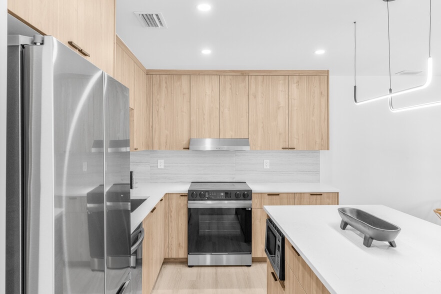 More Photos Of 2616 Lakeview Dr, Naples Apartments For Sale