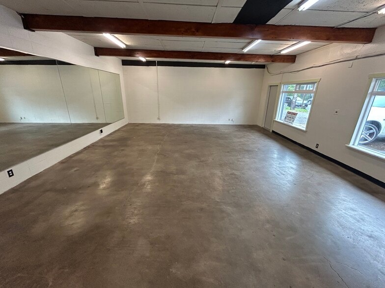 More Photos Of 245 Van Buren St, Eugene Freestanding For Lease
