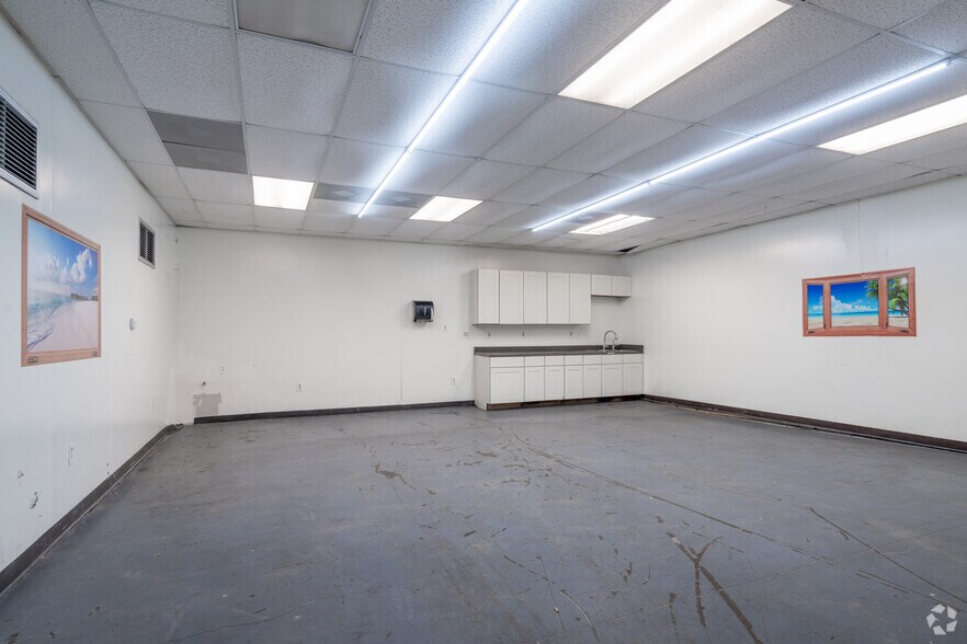 More Photos Of 6501 Goforth St, Houston Warehouse For Lease