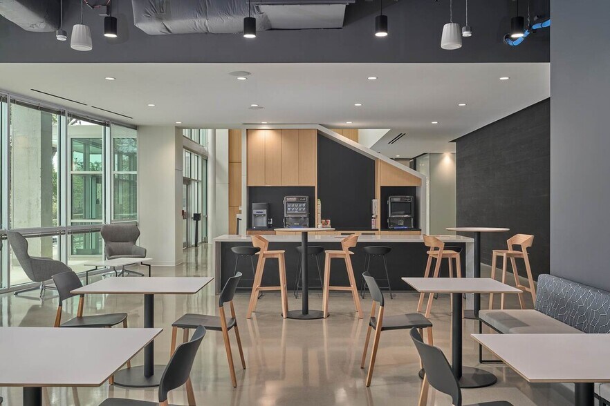 More Photos Of 12357-C Riata Trace Pky, Austin Unknown For Lease