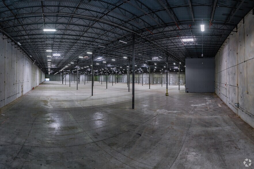 More Photos Of 10120 Fischer Rd, Von Ormy Distribution For Sale