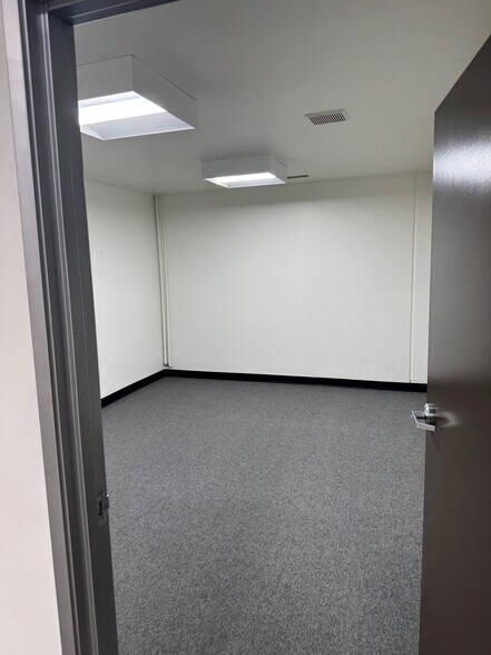 More Photos Of 16312 Garfield Ave, Paramount Warehouse For Lease