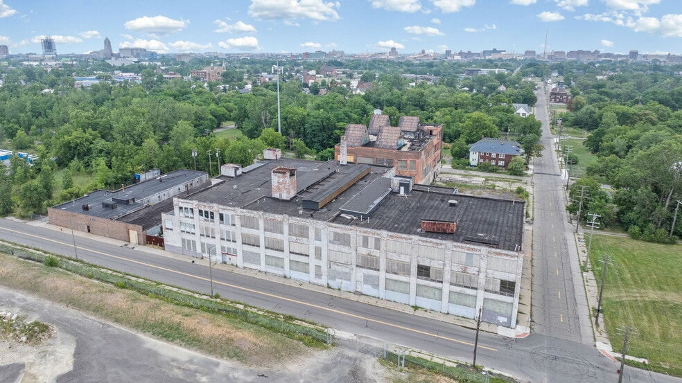 More Photos Of 4444 Lawton Ave, Detroit Warehouse For Sale