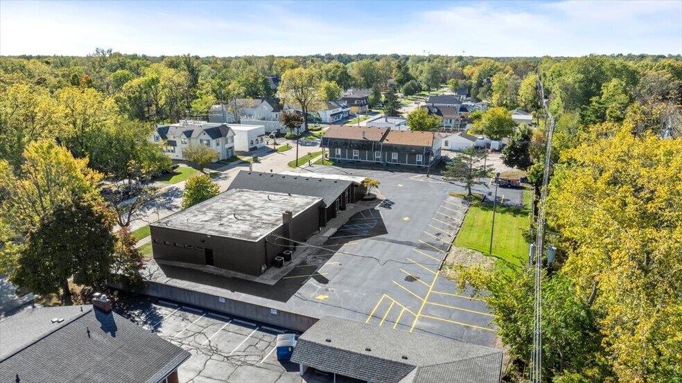 More Photos Of 7560 Macomb St, Grosse Ile Storefront Retail Office For Sale