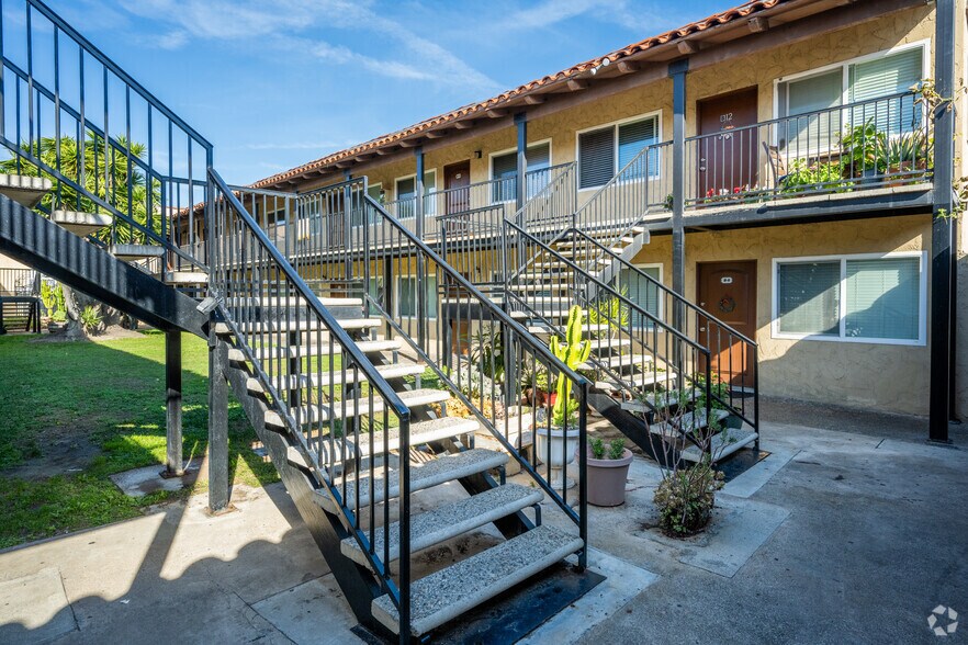 More Photos Of 291-293 Avocado St, Costa Mesa Apartments For Sale