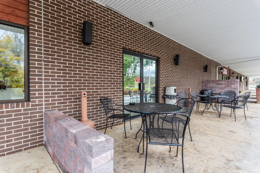 More Photos Of 41-63 N Bailey Rd, Thorndale Freestanding For Lease