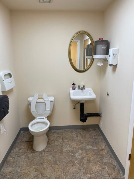 More Photos Of 660-670 Lincoln St, Portsmouth Unknown For Lease