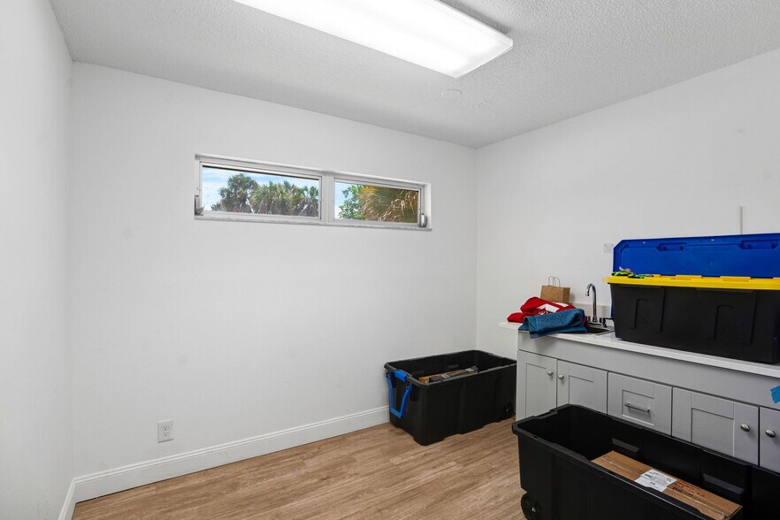 More Photos Of 540 Nokomis Ave S, Venice Medical For Lease