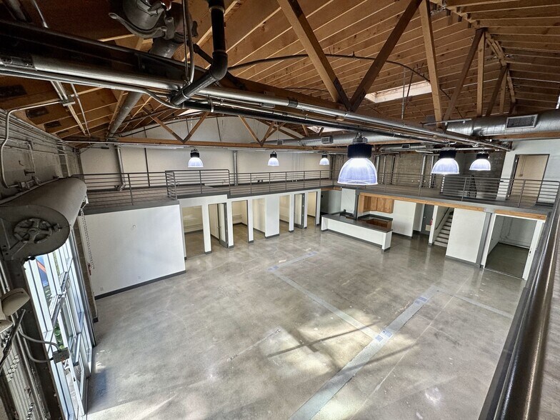 More Photos Of 4077-4081 Redwood Ave, Los Angeles Office For Lease