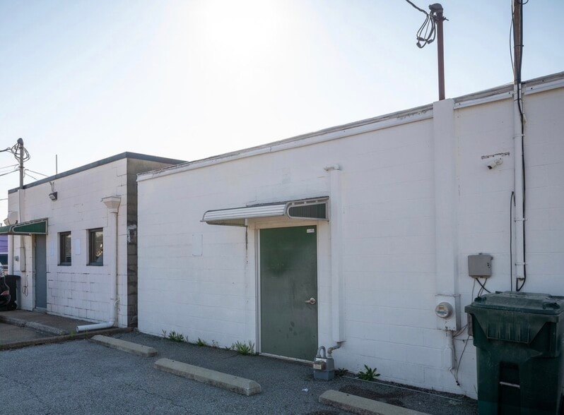 More Photos Of 129 7th Ave, Charleston Office For Sale