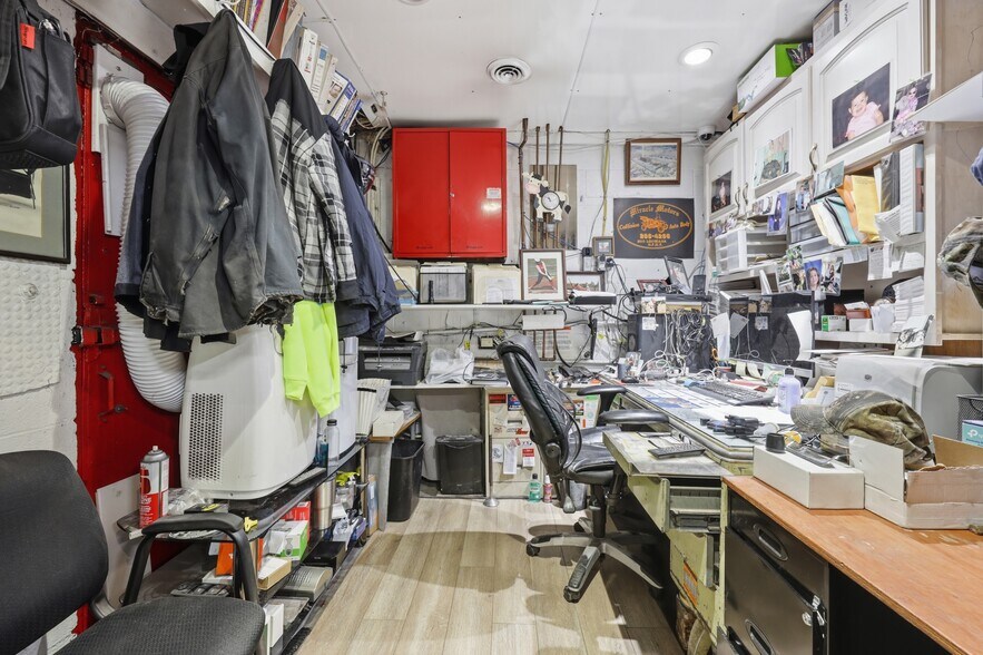 More Photos Of 2910 Louisiana Ave, Niagara Falls General Retail For Sale