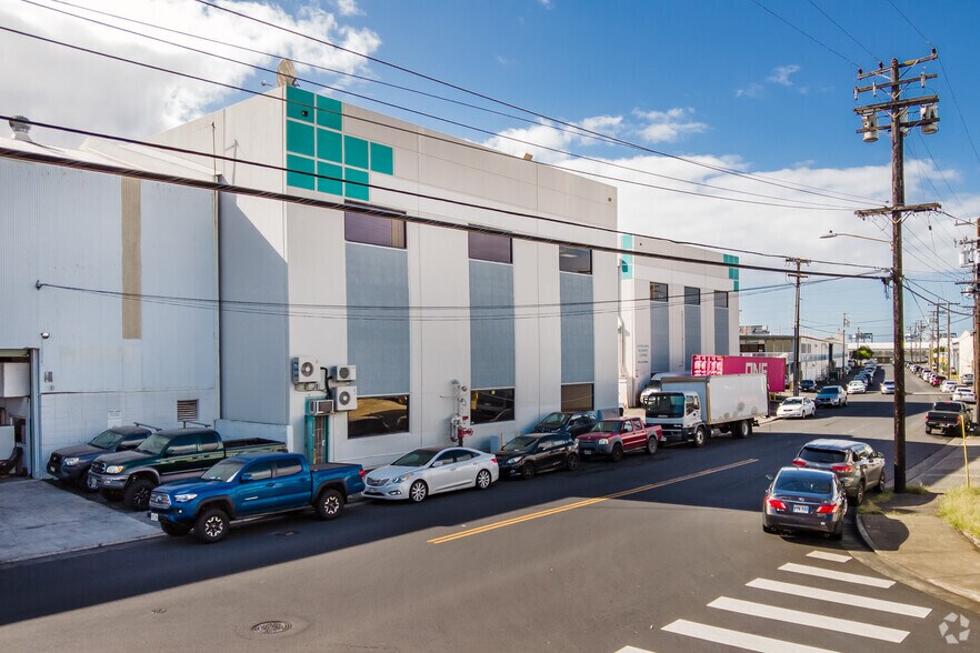 More Photos Of 819 Moowaa St, Honolulu Warehouse For Lease