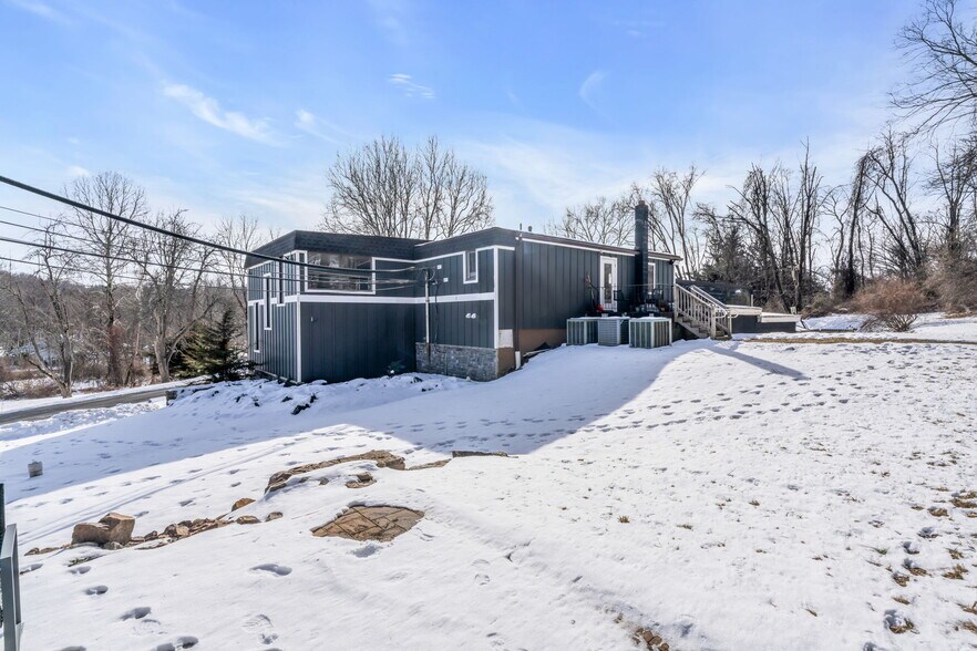 More Photos Of 140 W Main St, Clinton Township Office For Sale