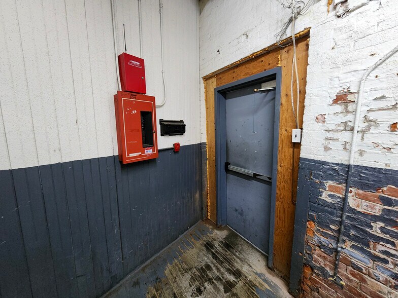 More Photos Of 460 Globe St, Fall River Showroom For Sale