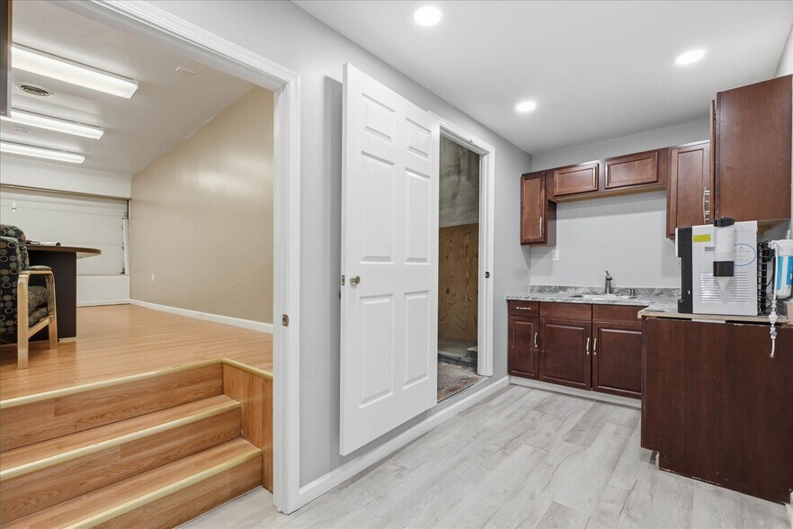 More Photos Of 641 S Prince St, Lancaster Storefront For Sale
