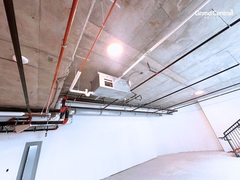 More Photos Of 9686 137 St, Surrey Office For Lease