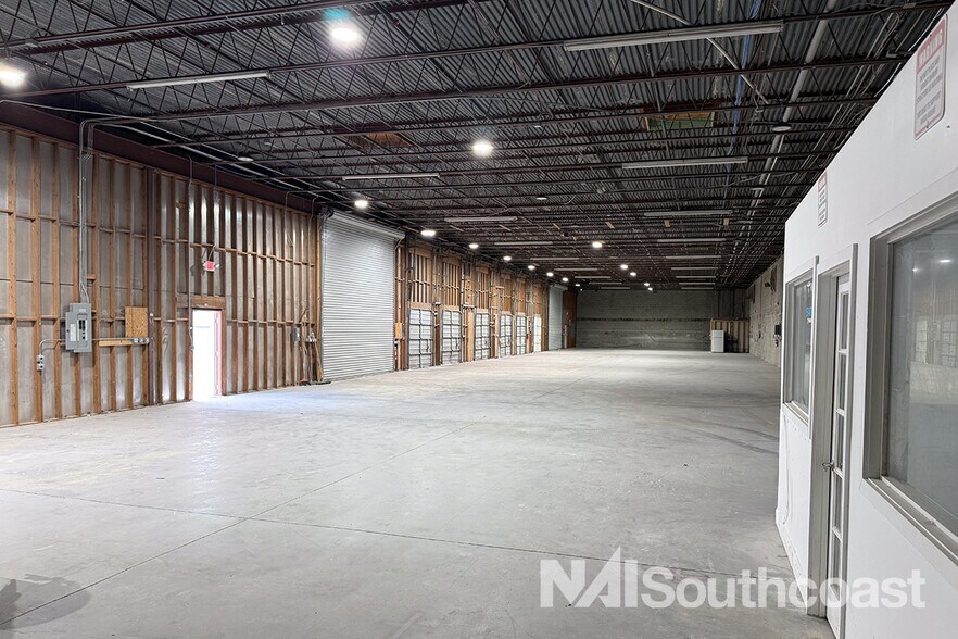 More Photos Of 657 NE Dixie Hwy, Jensen Beach Industrial For Lease