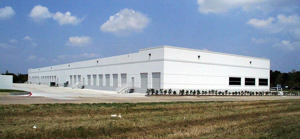 More Photos Of 1920 Hutton Ct, Farmers Branch Warehouse For Lease