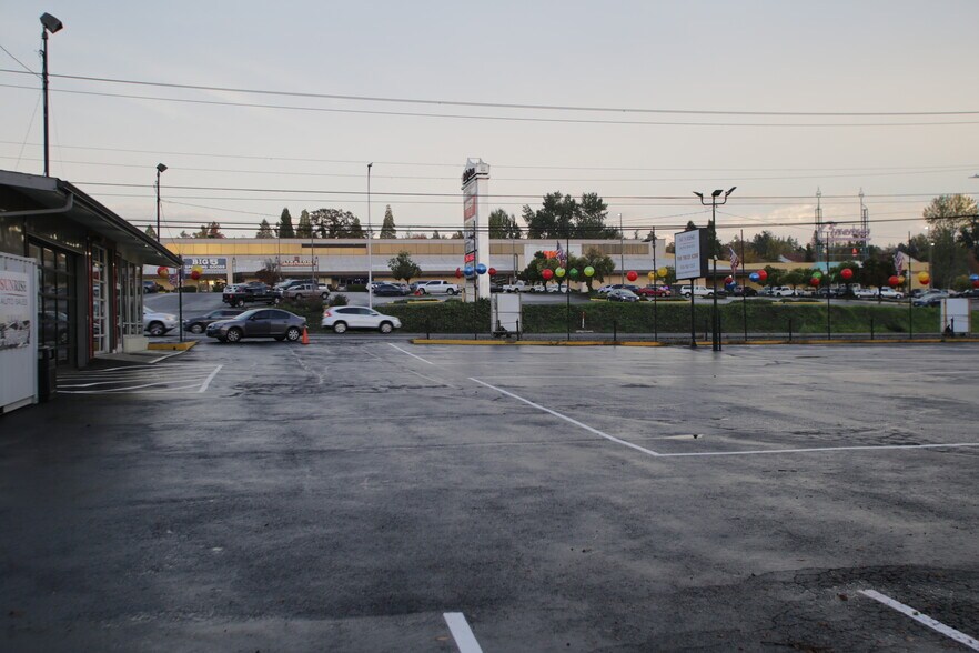 More Photos Of 16001 SE Mcloughlin Blvd, Milwaukie Auto Repair For Lease