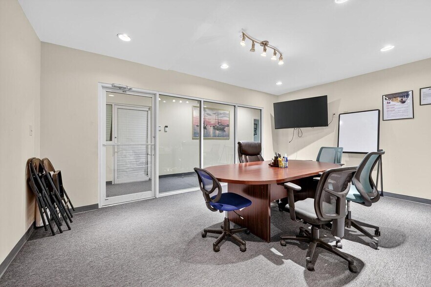 More Photos Of 606 Raleigh Pl SE, Washington Flex For Sale