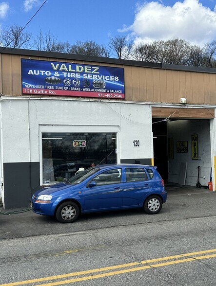 Primary Photo Of 116-124 Goffle Rd, Hawthorne Auto Repair For Lease