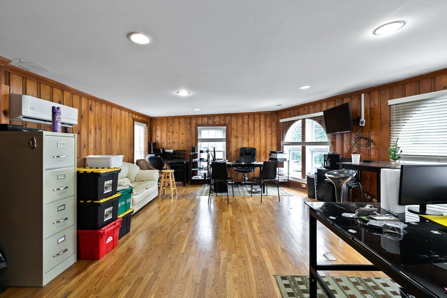 More Photos Of 1726 Altamont Ave, Richmond Warehouse For Lease