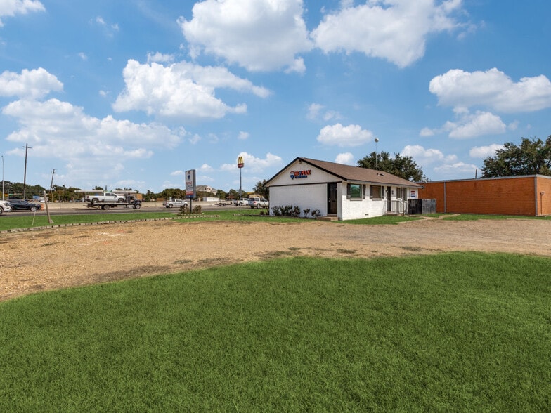 More Photos Of 101 E Us-80 Hwy, Forney Freestanding For Sale