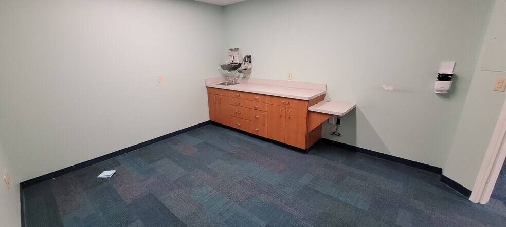 More Photos Of 11709 Lorain Ave, Cleveland Medical For Lease