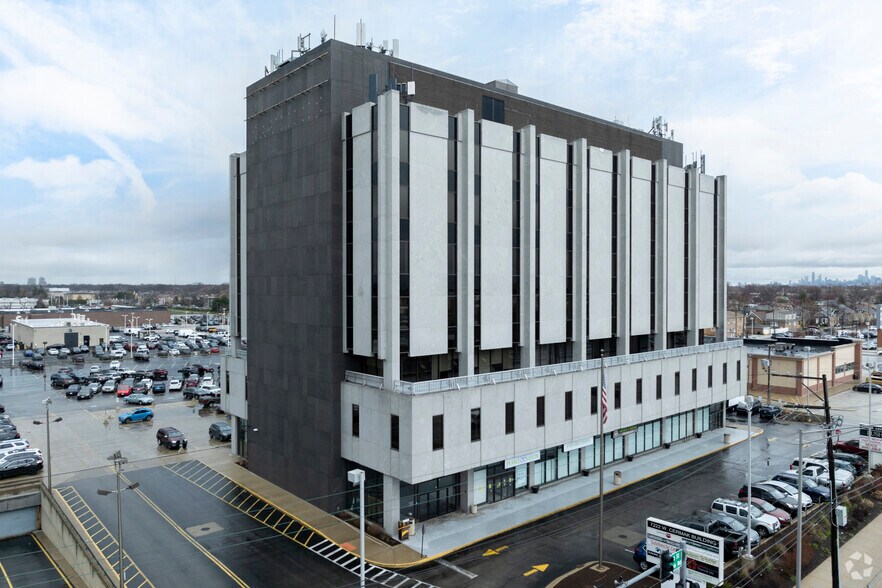 More Photos Of 7222 W Cermak Rd, North Riverside Office For Lease